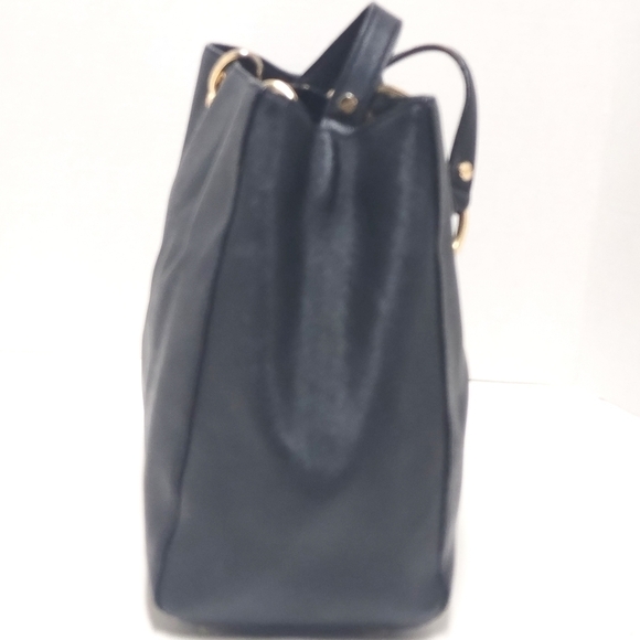 Elegant Black Faux Leather Tote with Gold Chain Handles – Chic Shoulder Bag - Picture 5 of 11